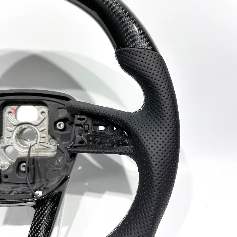 Volante Audi A/S/Q 3, 4, 5, 7, 8 2017+ Fibra de Carbono/Cuero Perforado