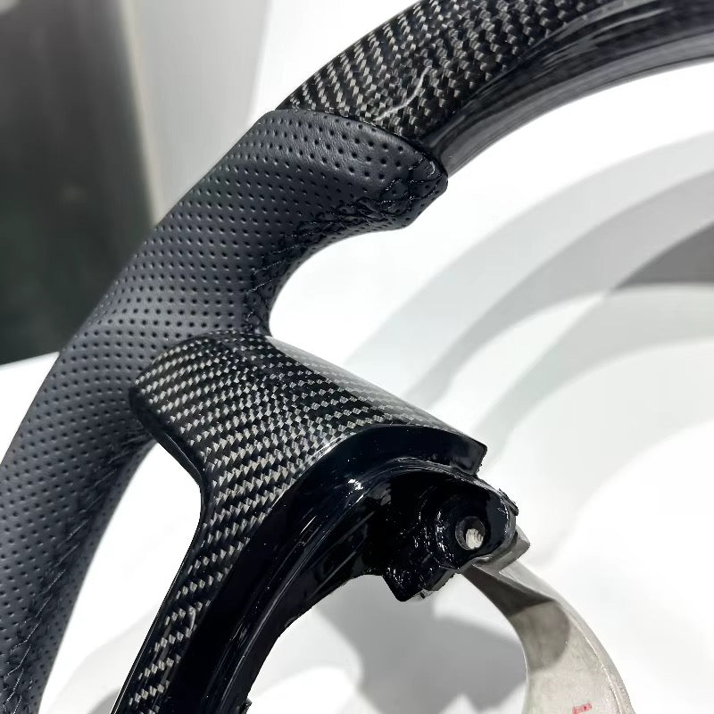 Volante Silverado/Sierra/Tahoe/Suburban/Yukon 2008-2013 Fibra de Carbono/Cuero perforado