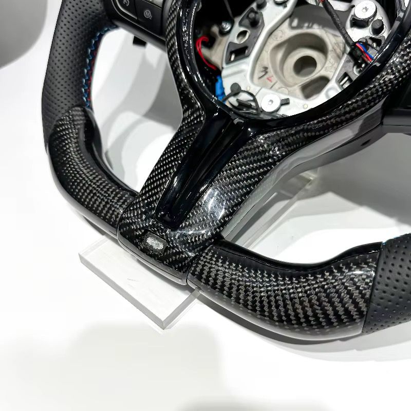 Volante BMW F10/F20/F30/F40/F80 en Fibra de Carbono Msport