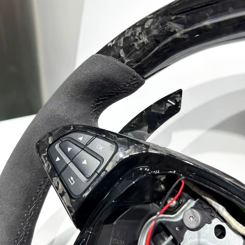 Volante Mercedes C W205 2014-2018 Fibra de Carbono Forjada/Alcantara Italiana/LEDs