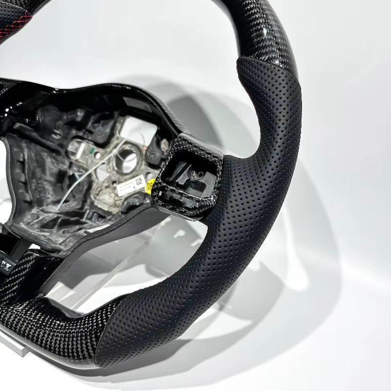 Volante GTI/GLI MK6 Fibra de Carbono/Cuero Perforado