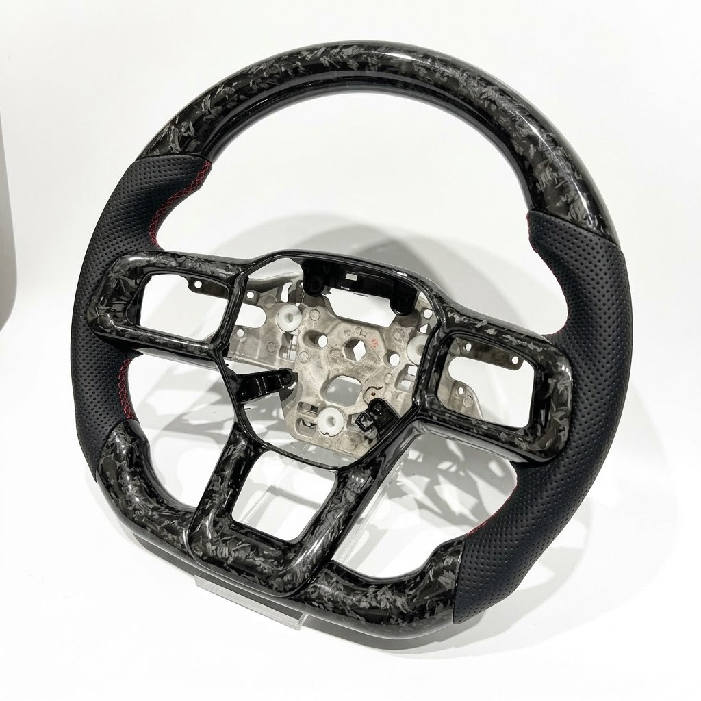 Volante Mustang S650 2024+ Fibra de carbono forjada/Cuero perforado