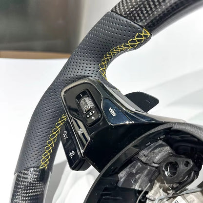Volante Dodge Attitude 2024+ Fibra de Carbono/Cuero Perforado