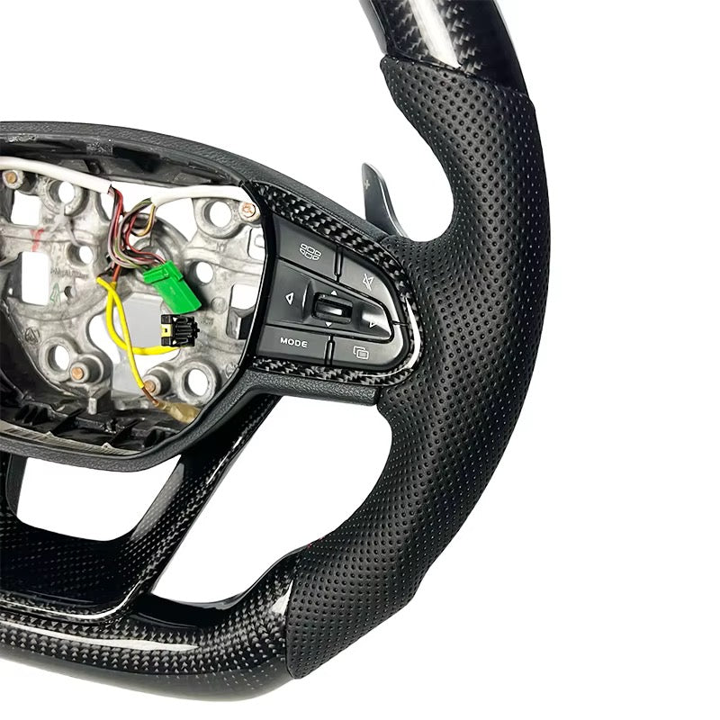 Volante Geely Emgrand/Okavango Fibra de Carbono/Cuero Perforado