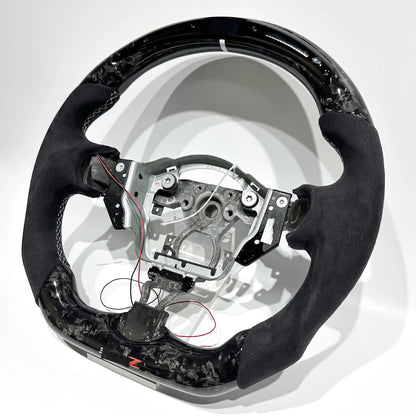 Volante Nissan 370Z/Juke Fibra forjada/LEDs/Alcantara Italiana