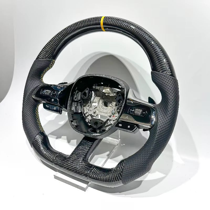 Volante Dodge Attitude 2024+ Fibra de Carbono/Cuero Perforado