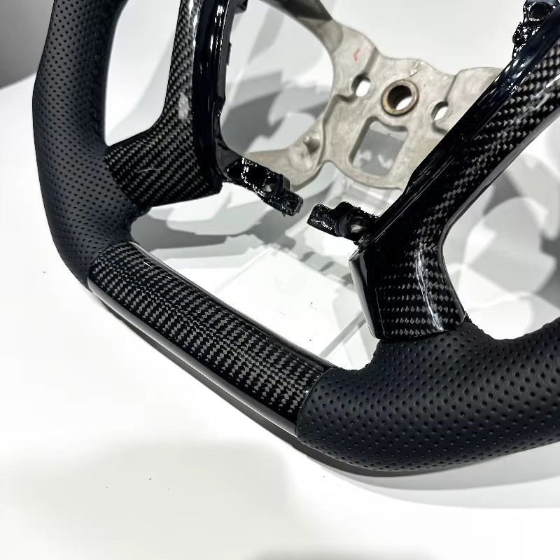 Volante Silverado/Sierra/Tahoe/Suburban/Yukon 2008-2013 Fibra de Carbono/Cuero perforado