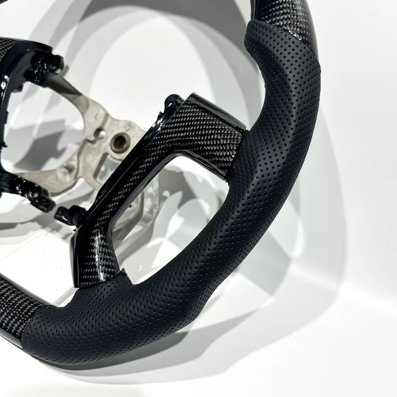 Volante Silverado/Sierra/Tahoe/Suburban/Yukon 2008-2013 Fibra de Carbono/Cuero perforado
