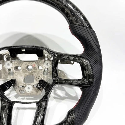Volante Mustang S650 2024+ Fibra de carbono forjada/Cuero perforado
