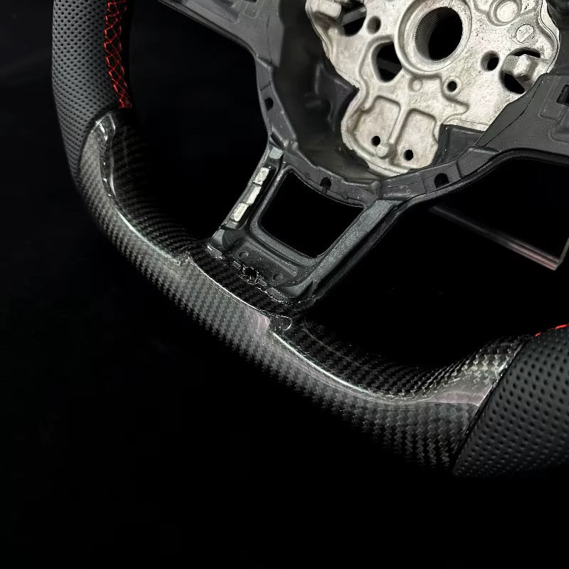 EN STOCK VW GTI Mk7-7.5 Volante de Fibra de Carbono/Cuero Perforado/Detalles rojos