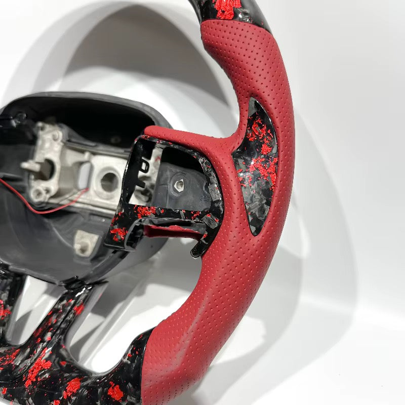 Volante RT/SRT 2014+ Fibra de carbono forjada/LED/Cuero perforado rojo