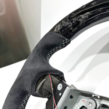 Volante Nissan 370Z/Juke Fibra forjada/LEDs/Alcantara Italiana