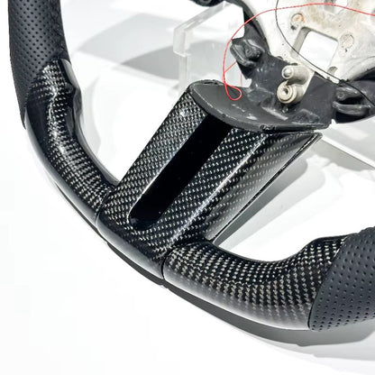 Volante Mustang 2007-2014 fibra de carbono/cuero perforado
