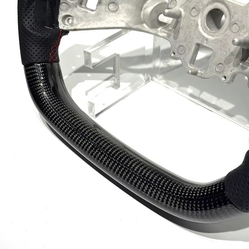 Volante Corvette C8 Fibra de Carbono/Cuero Perforado