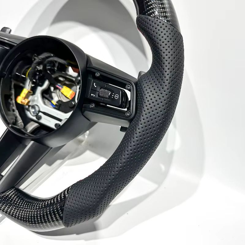 Volante Porsche 911 2019+ Fibra de Carbono/Cuero Perforado