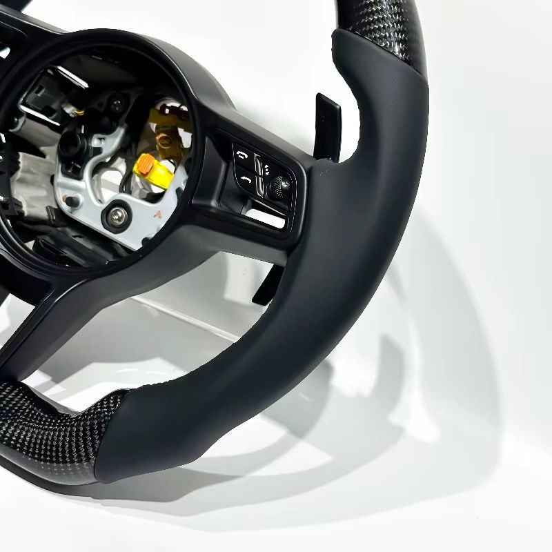 Volante Porsche 2017+ Fibra de Carbono/Cuero Perforado