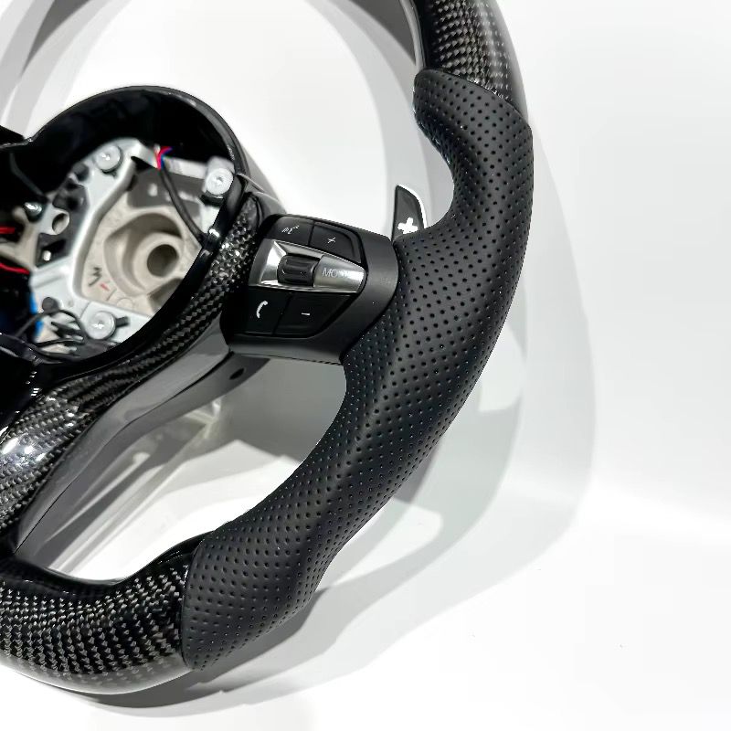 Volante BMW F10/F20/F30/F40/F80 en Fibra de Carbono Msport