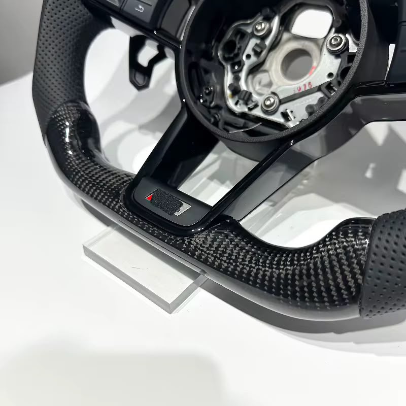 Volante Audi 2017+ Fibra de Carbono/Cuero Perforado