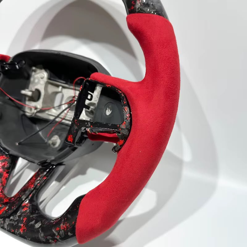 Volante RT/SRT 2014+ Fibra de carbono forjada/LED/Alcántara italiana roja