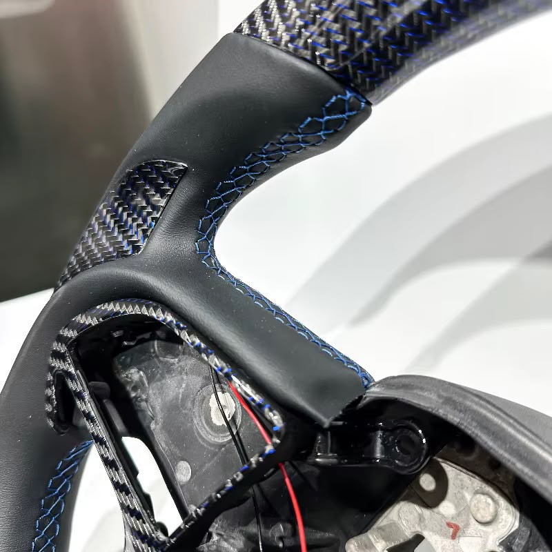 Volante RT/SRT Durango, Charger, Challenger, 300, Grand Cherokee, etc. 2014+ Fibra de carbono/LEDs
