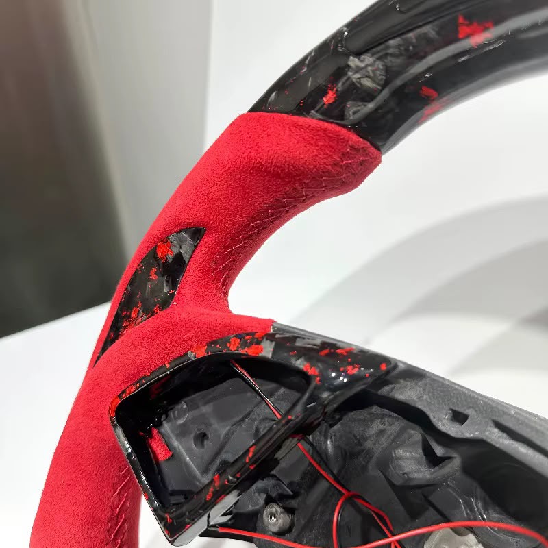 Volante Camaro 2015-2023 Fibra de carbono Forjada/LEDs/Alcantara italiana