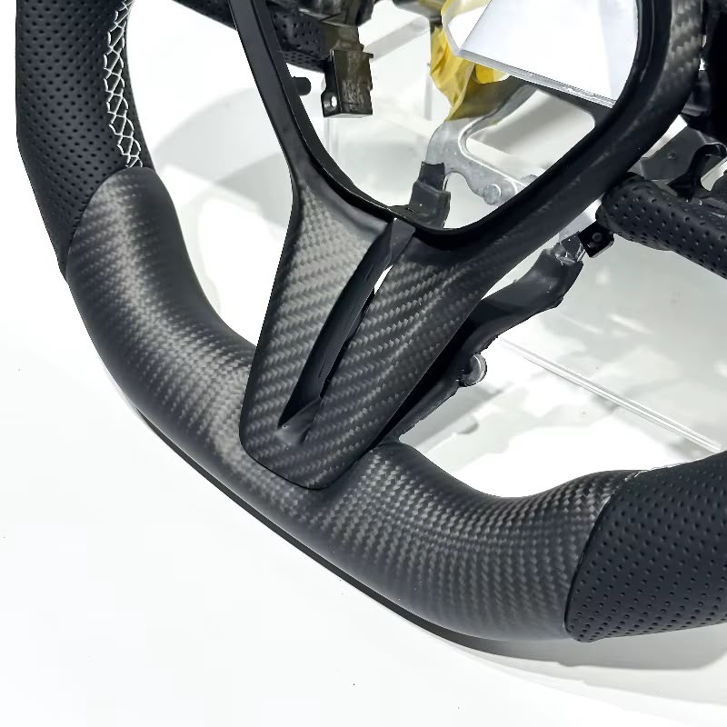 Detalle del tejido de fibra de carbono con acabado mate